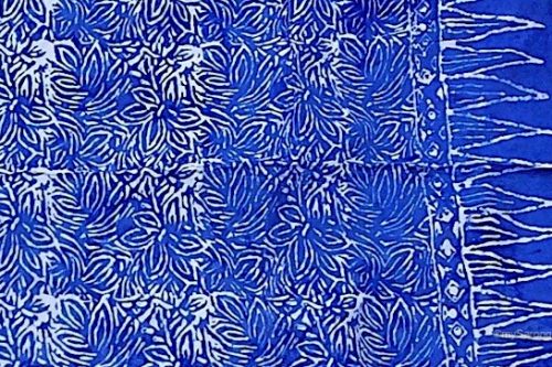 Sarong blau mit weißen Blumen