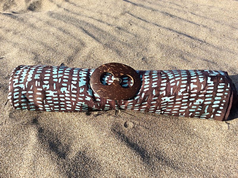 Sarong dunkelbraun mit Tupfer in türkis