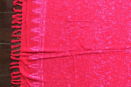 Sarong karminrot mit filigranem floralem Muster in hellpurpur