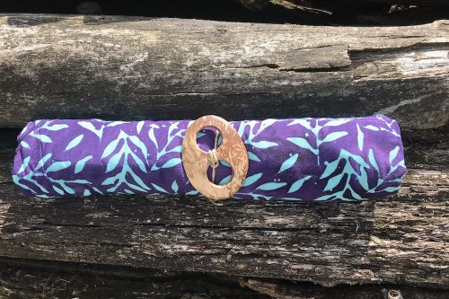 Sarong kräftiges lila violett mit Blätterzweigen in türkis
