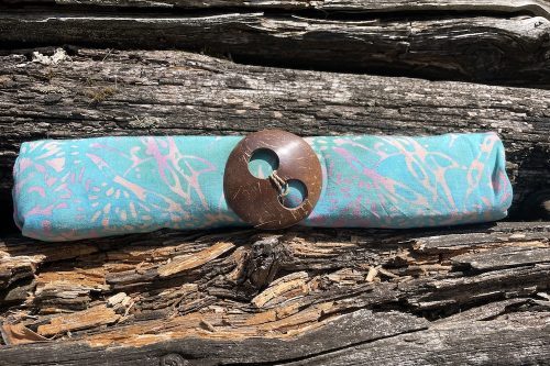 Sarong helles grün-blau mit Ornamenten in ocker-rot Veräufen