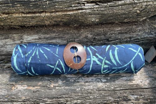 Sarong dunkles blau mit stilisierten Palmblättern in türkis
