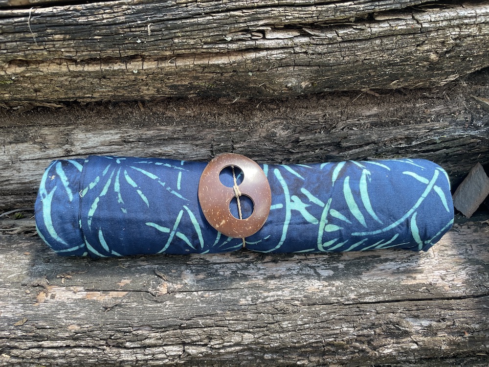 1-4079-1 Sarong dunkles blau mit stilisierten Palmblättern in türkis
