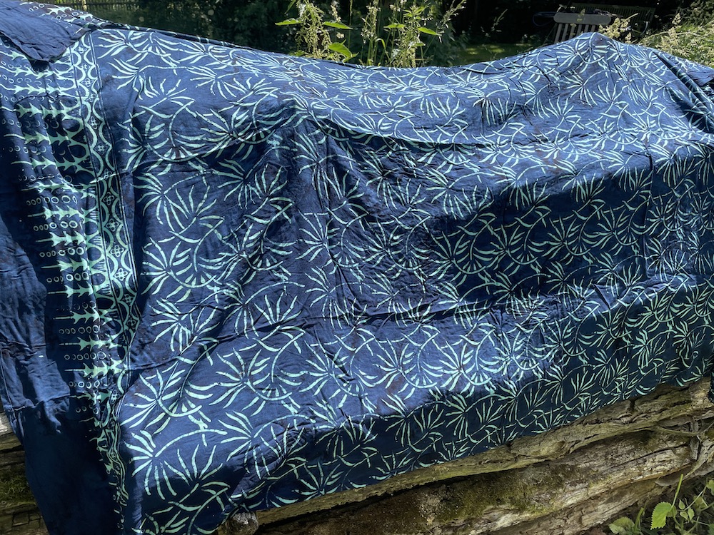 1-4079-6 Sarong dunkles blau mit stilisierten Palmblättern in türkis