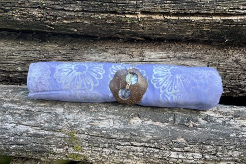 Sarong in pudrigem flieder-lila mit zarten Blumen